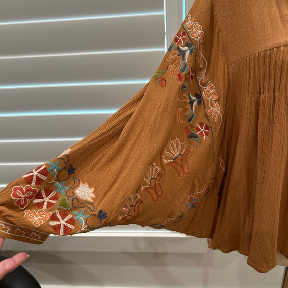 Easel Embroidered Brown Women's Top - Picture 2 of 4